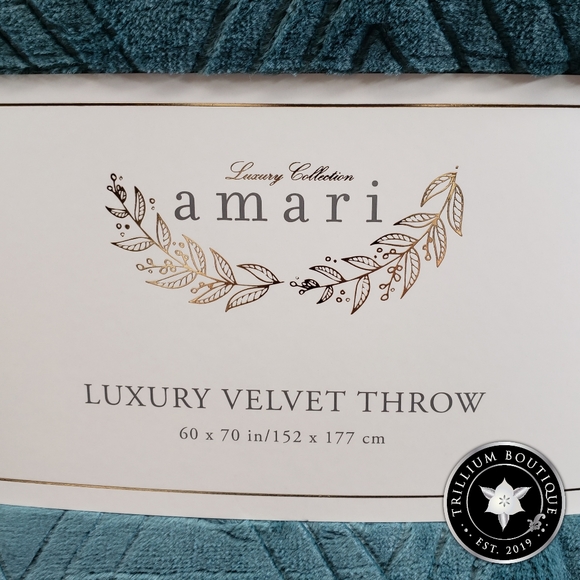 Amari Bedding Amari Luxury Collection Embossed Velvet Throw Nwt